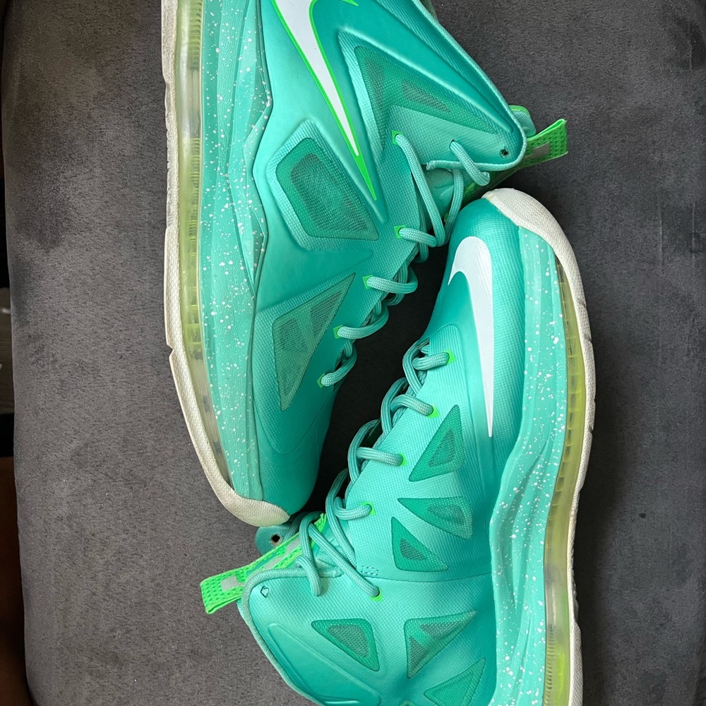 Nike Aqua and White Athletic Shoes